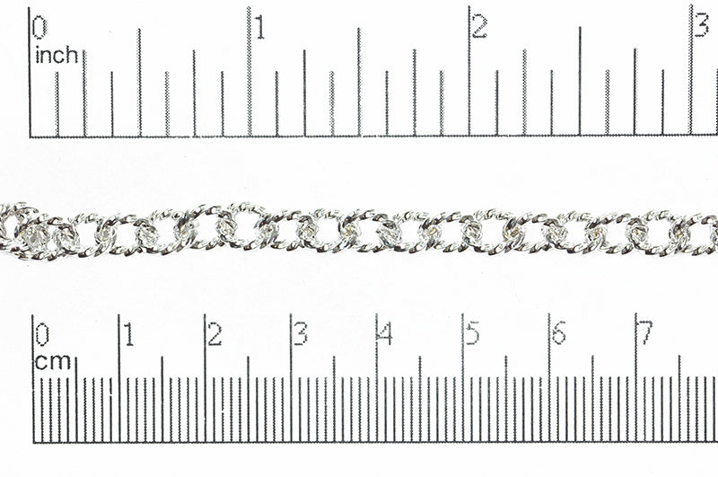 Close-up of 7.5mm x 6mm twisted link cable chain. Ch-858 Silver.